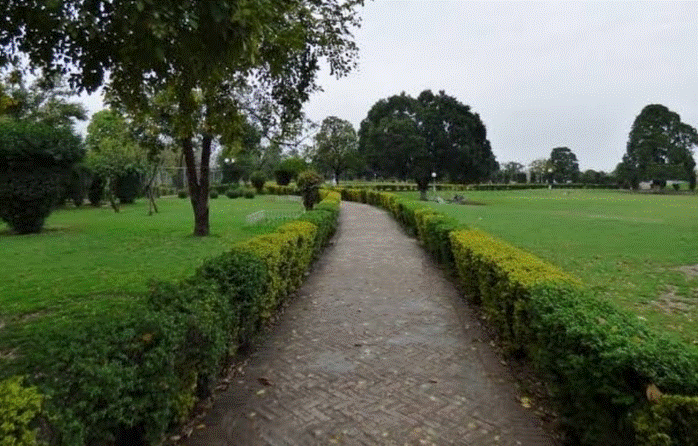 People Flock to Fun on Third Day of Eid