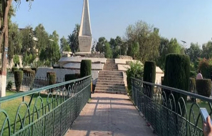 People Flock to Fun on Third Day of Eid