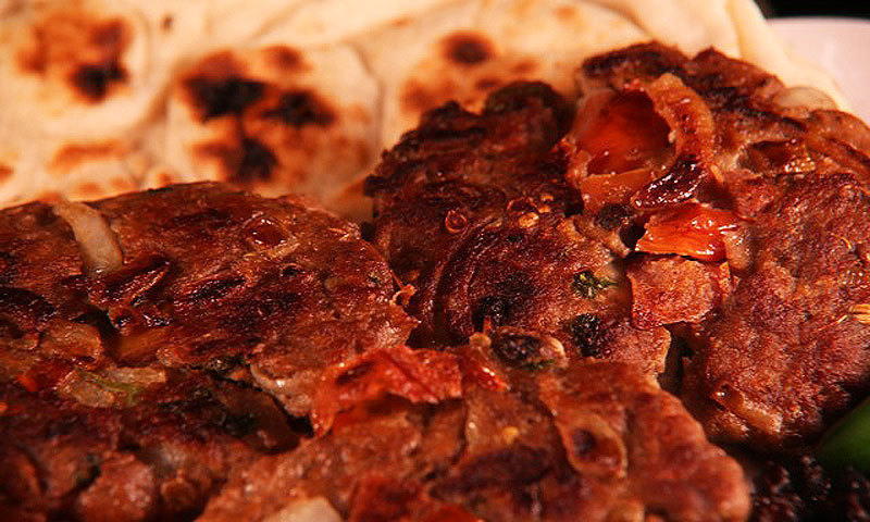 Khajoor, Pakora: Traditional Feasts Attract People During Ramazan