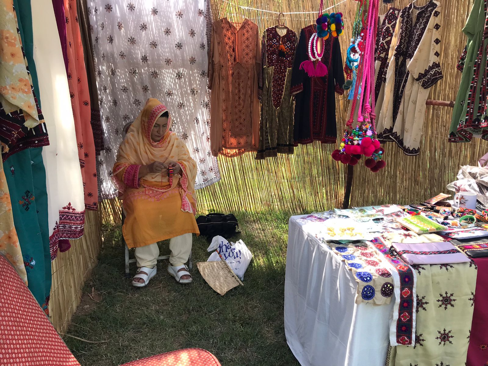 Provinces Urged to Elevate Local Crafts to Industry Status