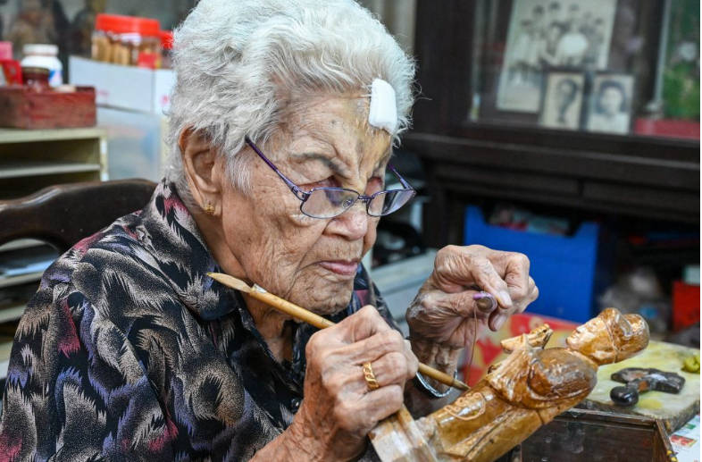 Singaporean artisans Keep Religious Icons Alive