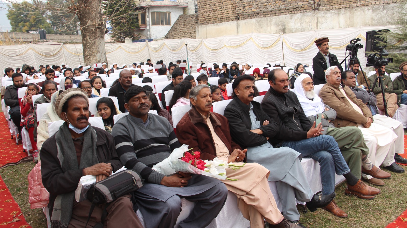 Christmas Spirit in Mosque: Muslim Students Gift Christians