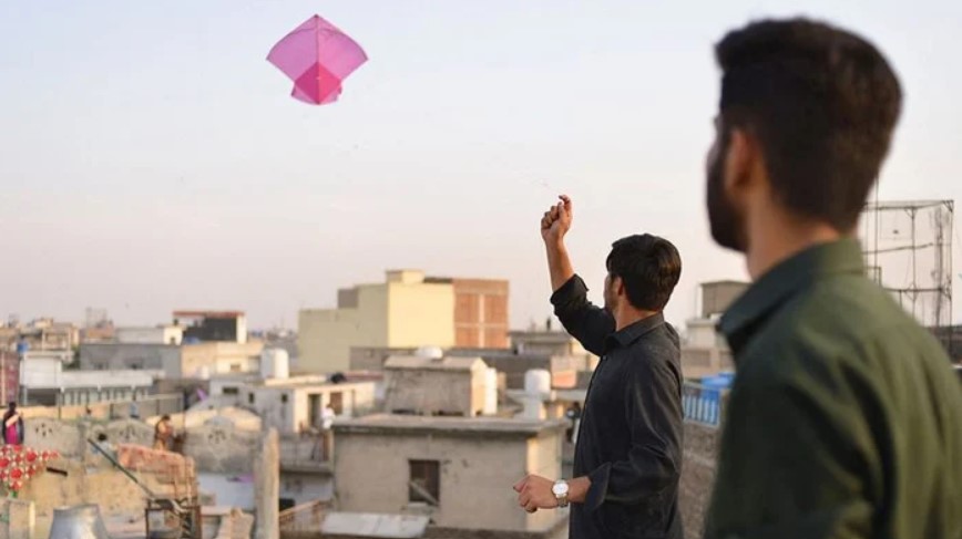Dangerous Kite-Flying Prompts Calls for Measures in ICT 