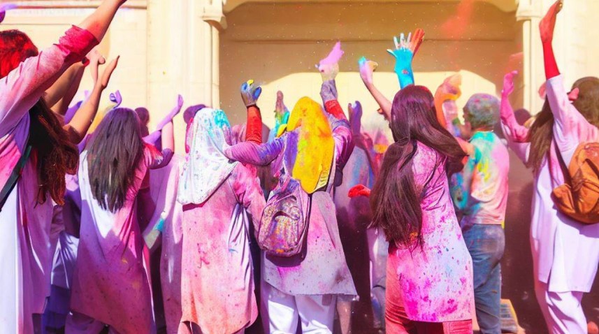 Why Is Pakistan's Holi Fest Seen as a Symbol of Unity?