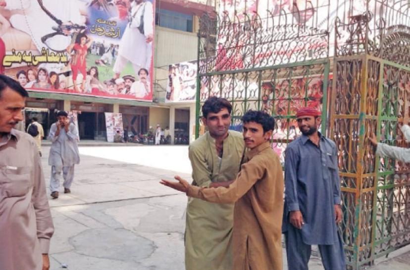 Peshawar Cinemas Continue to Attract Crowds of Moviegoers