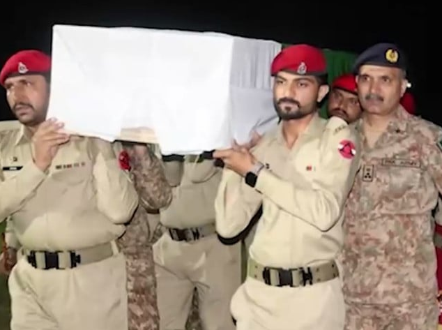 Pakistan Army Bids Farewell to Fallen Soldier in Bahawalnagar