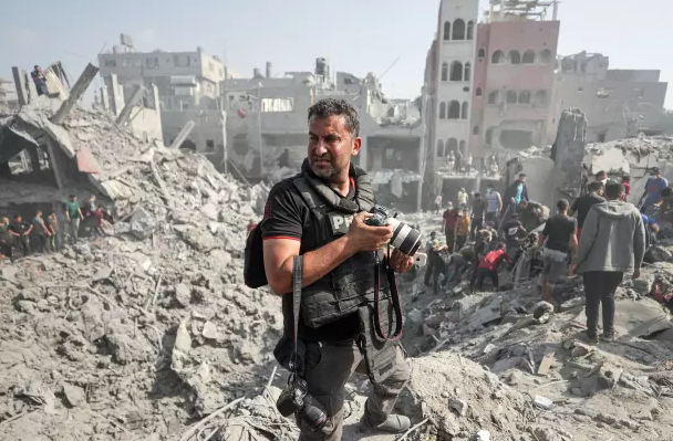 UNESCO awards press prize to Palestinian journalists in Gaza