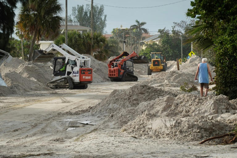 Florida Island Starts Long Clean-Up After Hurricane Helene - ThePenPK