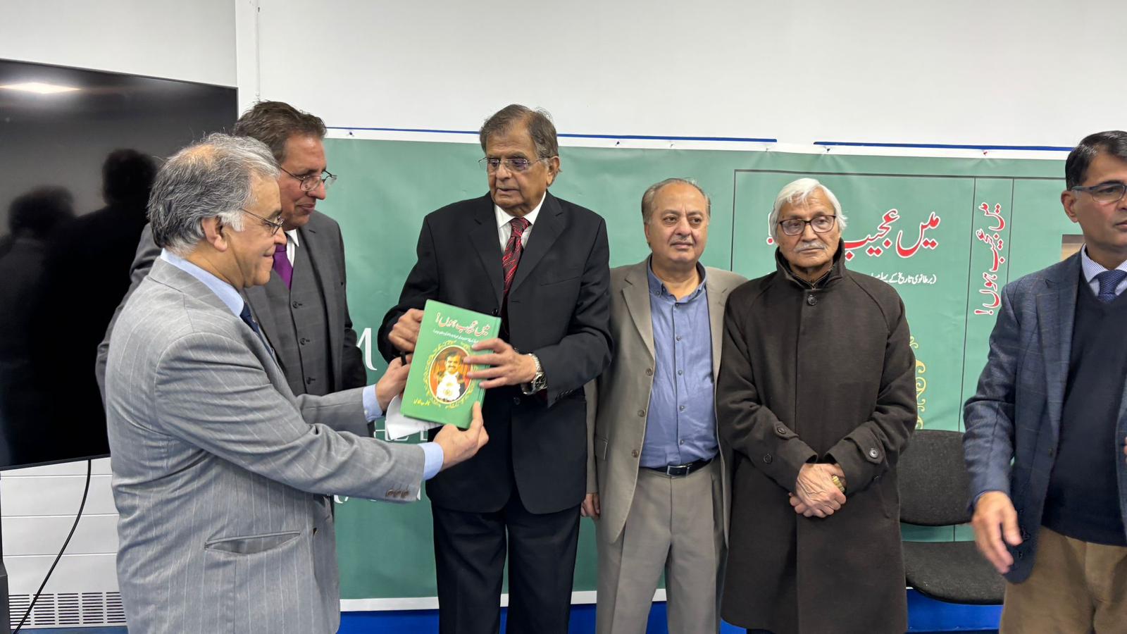 ‘Mein Ajeeb Hoon! (I am Ajeeb !)’