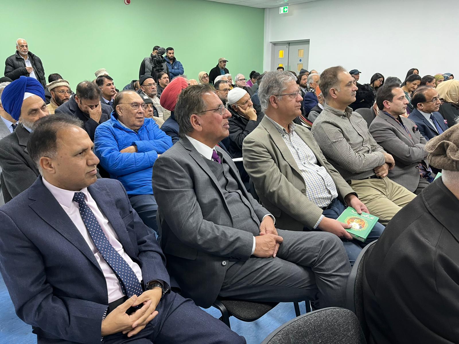 ‘Mein Ajeeb Hoon! (I am Ajeeb !)’