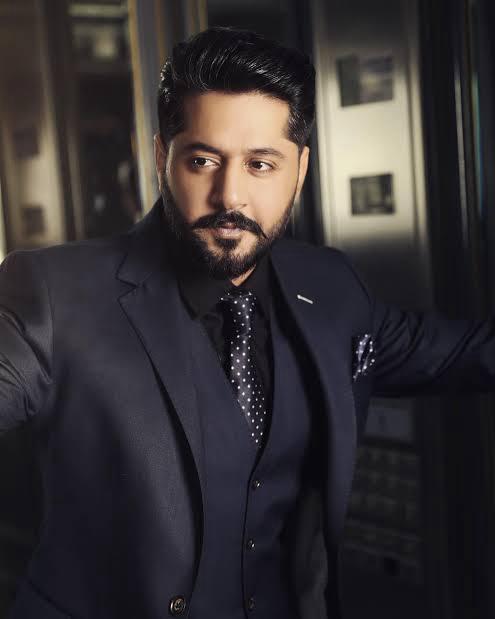 Top 10 Pakistani Stars Who Stay Loved Online