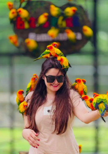 A Colorful Family Outing: Minal Khan in Sri Lanka