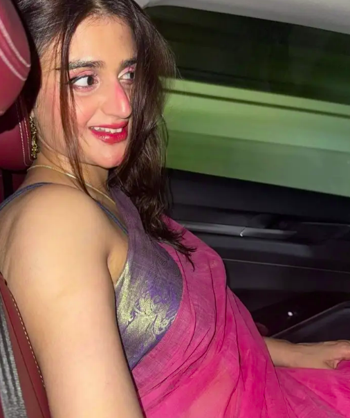 Hira Mani’s Saree Style Sparks Praise and Criticism