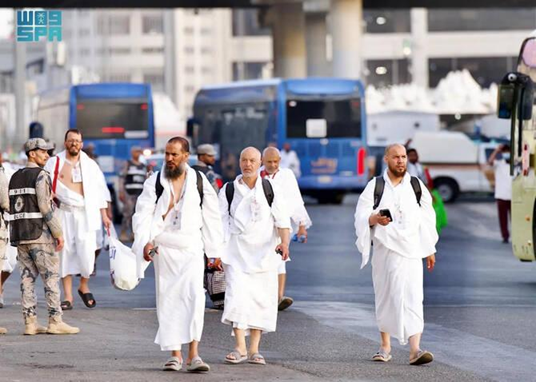Hajj Rituals Begin as Pilgrims Arrive in Mina