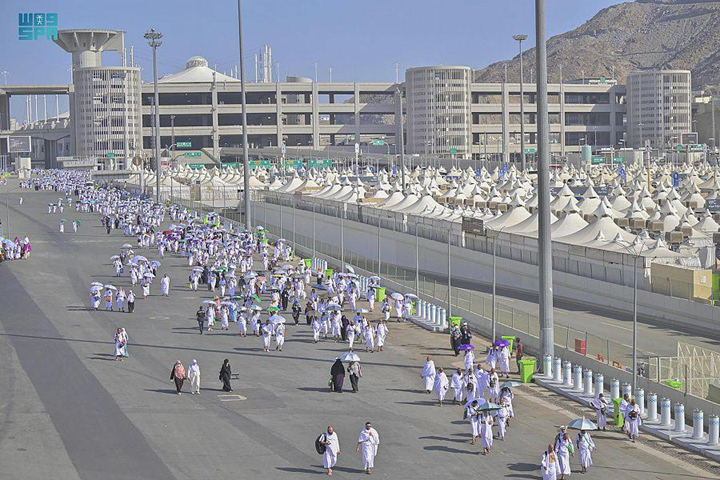 Hajj Rituals Begin as Pilgrims Arrive in Mina